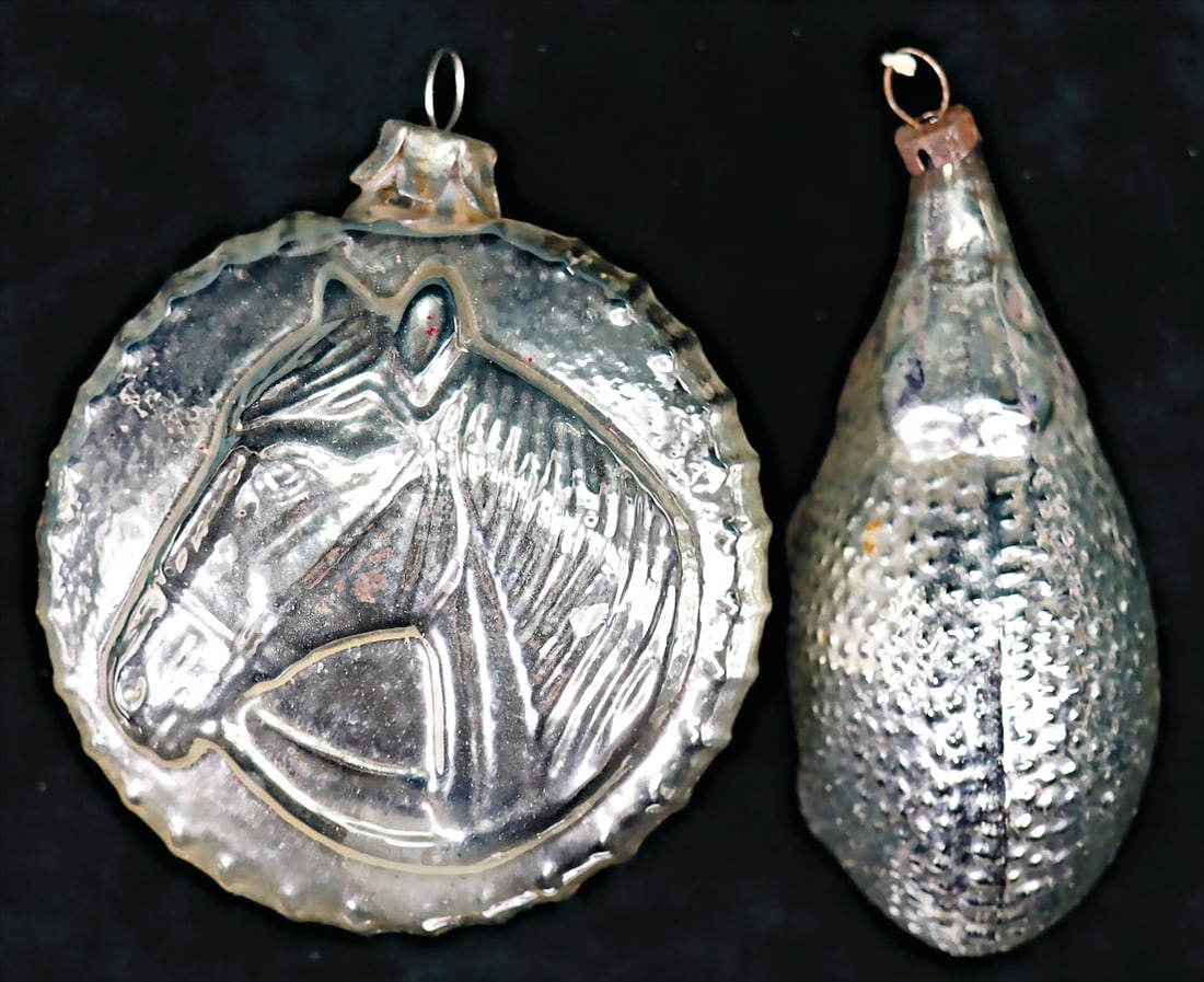 Christmas tree decoration, glass, ball with horse head, with a diameter of: 8 cm, 1 hedgehog (1 of 1)