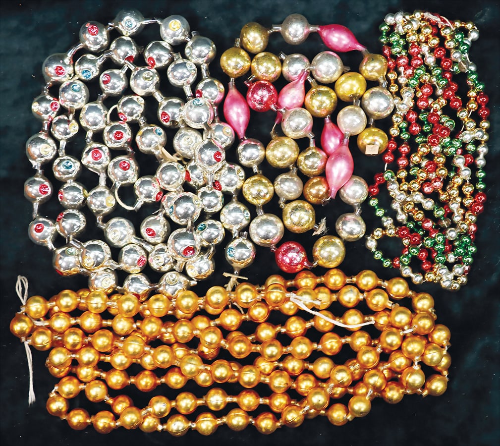 Christmas tree decoration, glass, chains, c. 2 m, gold-colored, c. 1 m, multicolored, small balls, (1 of 1)