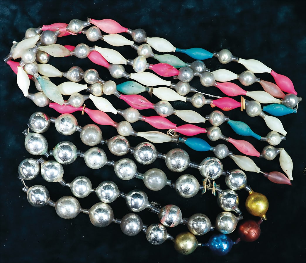 Christmas tree decoration, glass, 2 pieces chains, together c. 3 m   German Description (1 of 1)