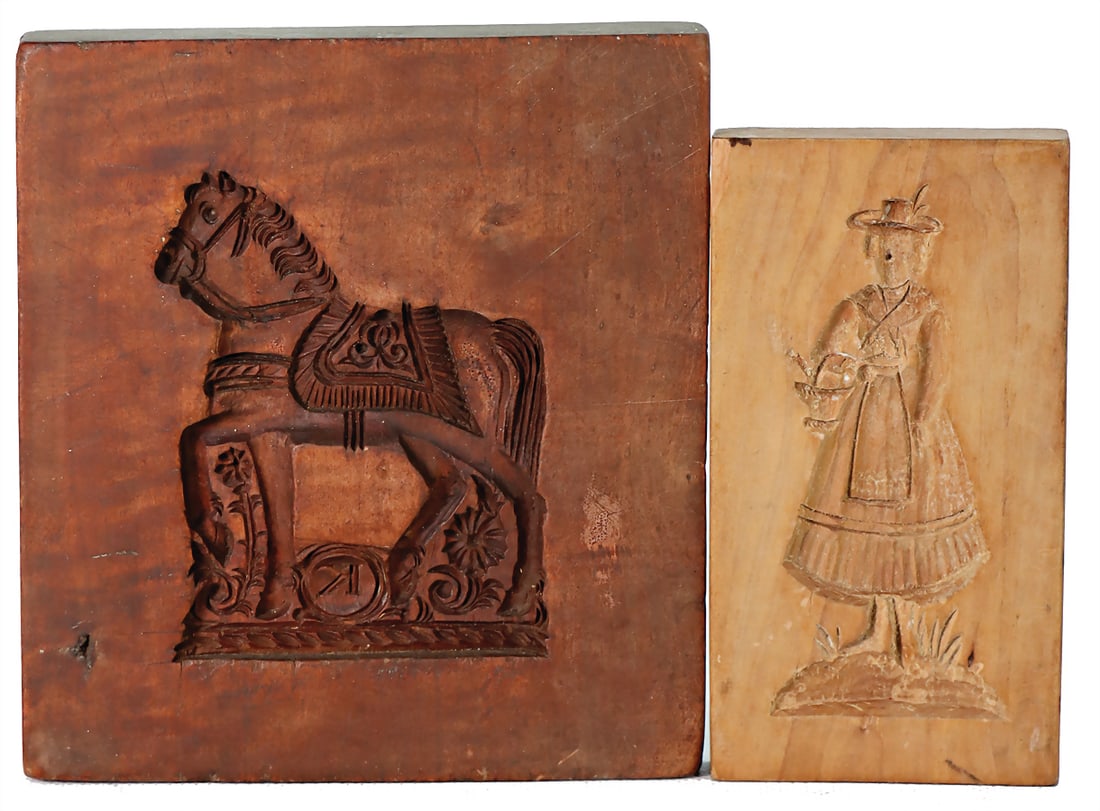 2 pieces, wooden model, around 1800, woman with traditional costume, 13.5 cm, 1 horse, height: 16 cm (1 of 1)