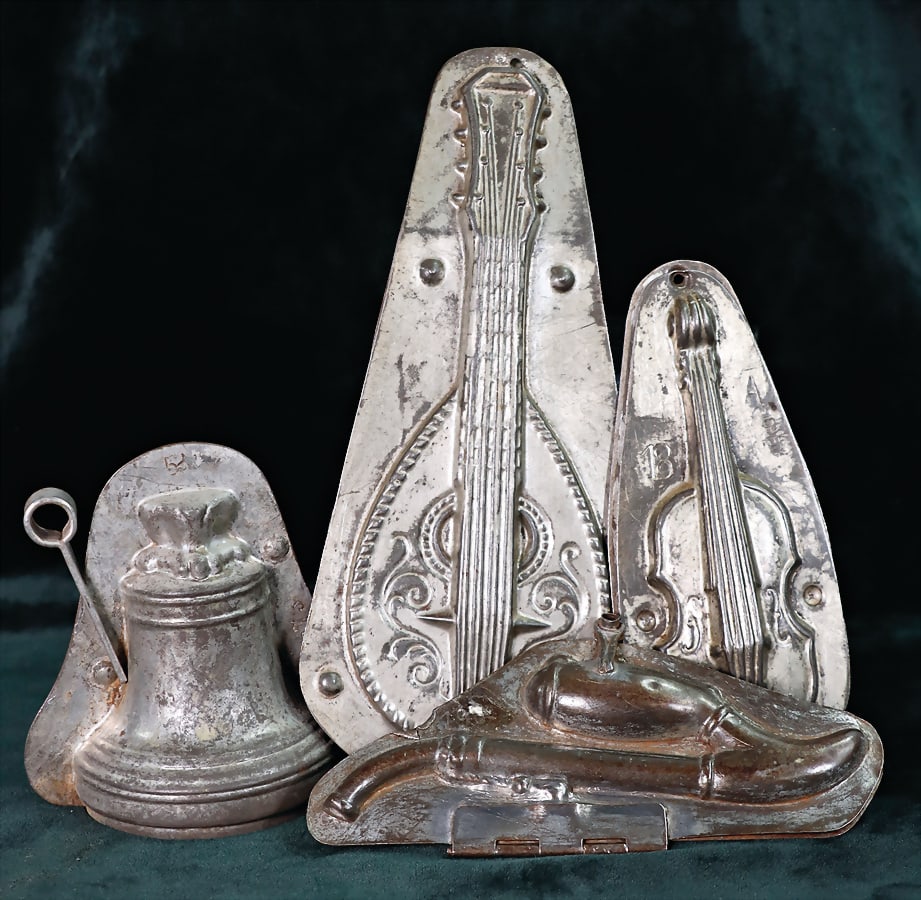 chocolate mold, sheet metal, 2 musical instruments, bell, pipe, 14.5 - 20.5 cm   German Description (1 of 1)