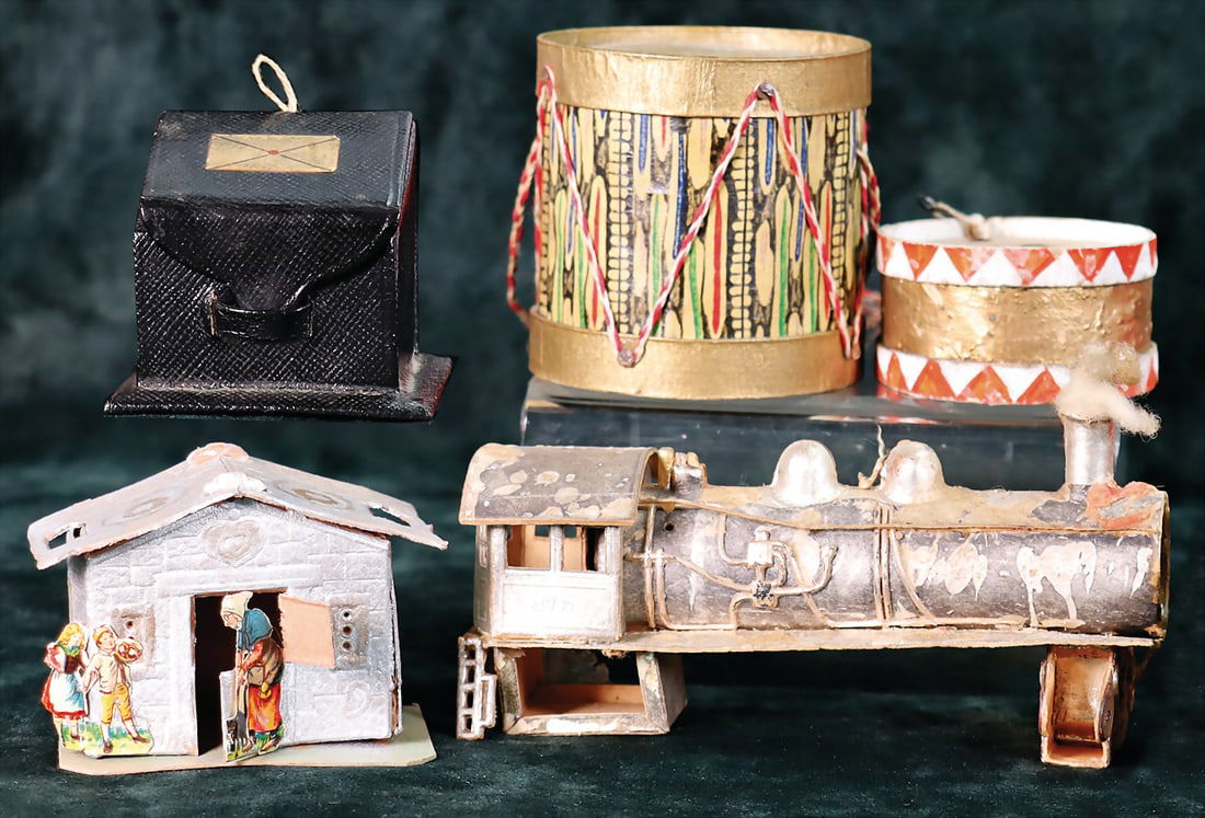 DRESDEN Christmas tree decoration, mixed lot of 2 drums, side at 1 drum is torn, fragment of a big (1 of 1)