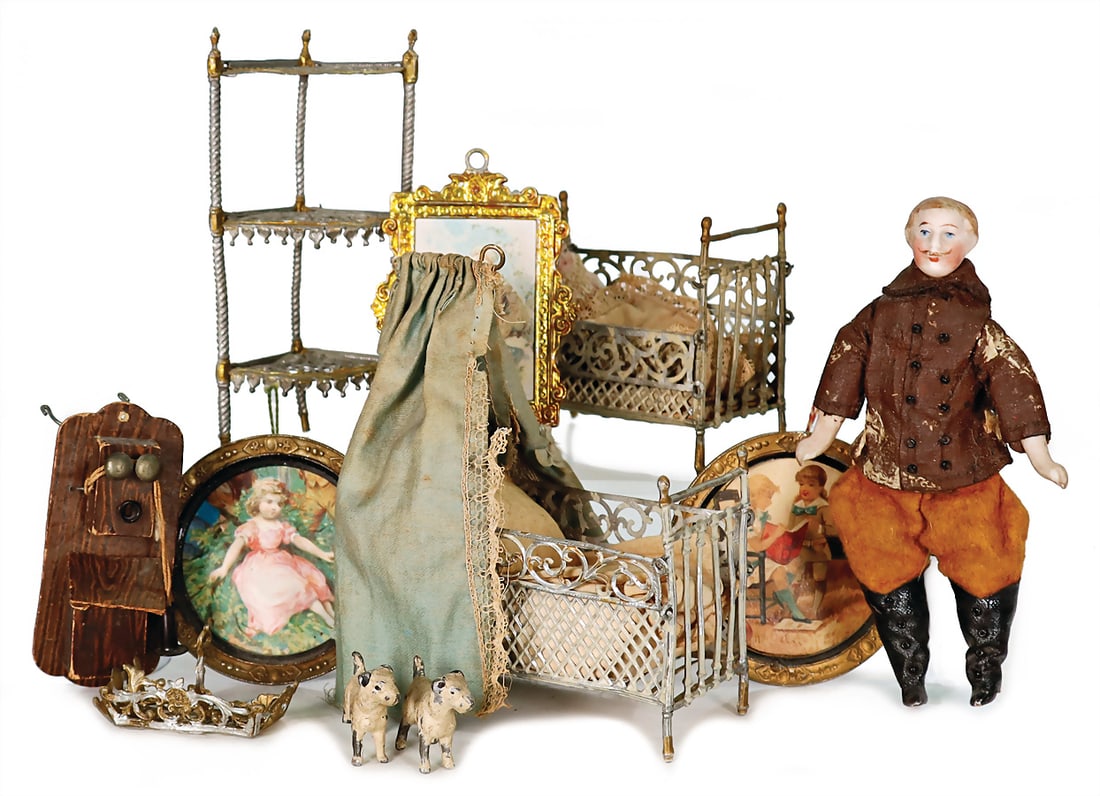 dollhouse decoration pieces, 2 tin beds, 7.5 and  8 cm, 1 corner shelves, dollhouse doll, chauffeur (1 of 1)