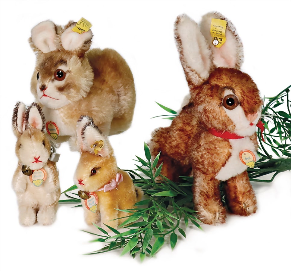STEIFF mixed lot with 4 pieces, hares, postwar era, 1x attending, 11 cm, with chest label, 1x hare: STEIFF mixed lot with 4 pieces, hares, postwar era, 1x attending, 11 cm, with chest label, 1x hare on 4 paws, complete, No. 2940/18, 1x hare on 4 paws, complete, No. 2315.05, 1x sitting, complete, No.