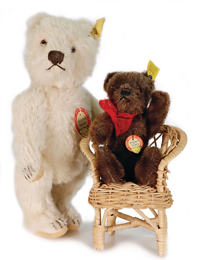 STEIFF 2 pieces, original bears, 1x dark brown original bear with button, chest label and  cloth tag (1 of 2)