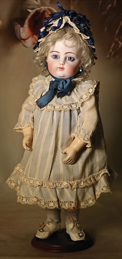 GAULTIER nice French Bebe by Gaultier with fascinating eyes and early Block Letter marking, bisque (1 of 7)