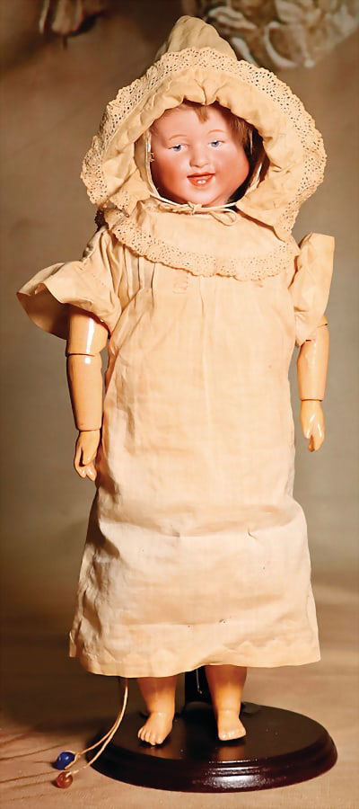 3 faces doll, laughing, sleeping, crying, 30 cm, bisque swivel head, painted eyes, fabric body,: 3 faces doll, laughing, sleeping, crying, 30 cm, bisque swivel head, painted eyes, fabric body, jointed mass arms and legs, pull voice is faulty, all in all nice original condition German Description