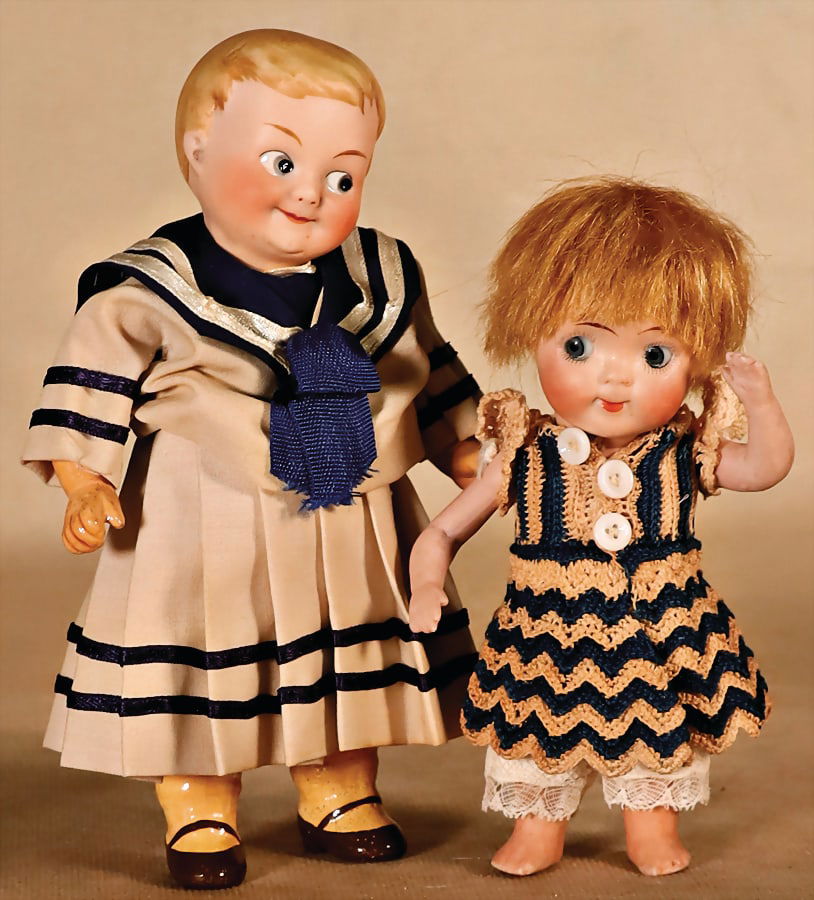 ARMAND MARSEILLE bisque porcelain full head Googly, marked 324 A14-0M, with blue to the side looking (1 of 3)