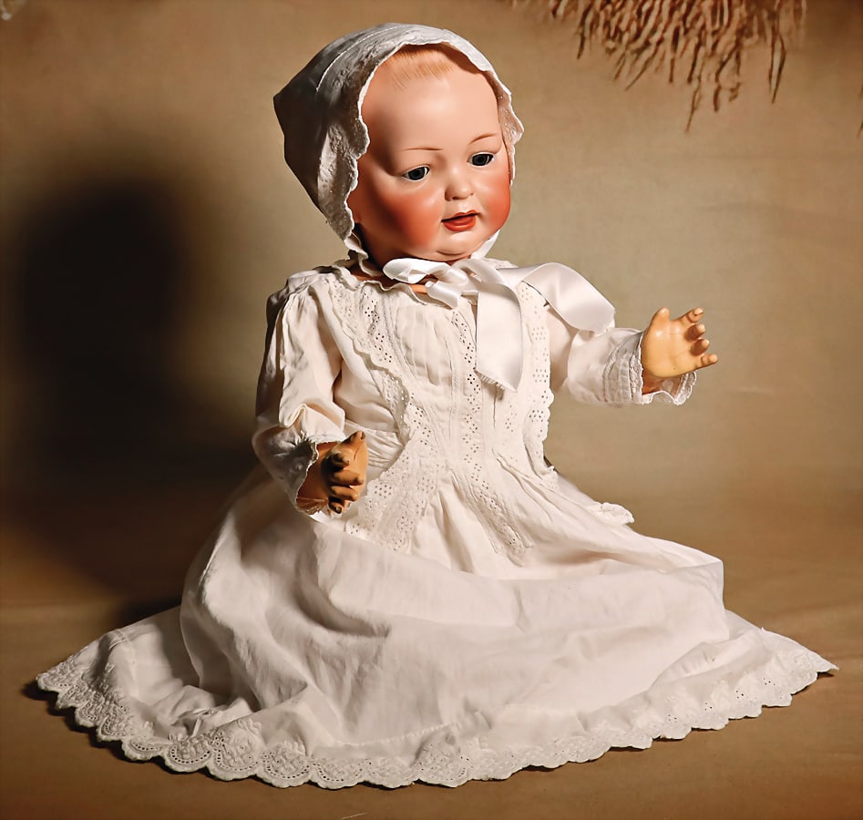 HERTEL, SCHWAB & CO character-baby, 142, full head, 43 cm, blue sleepy eyes, opened/closed: HERTEL, SCHWAB & CO character-baby, 142, full head, 43 cm, blue sleepy eyes, opened/closed mouth, dimple at chin, small chip at 1 eyelid, baby with sitting body, worn, please note that it is risky