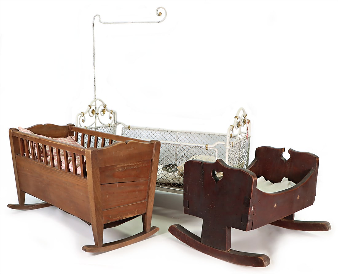 mixed lot with 3 pieces, doll bed, wrought iron , length: 61 cm, 2 doll's cradles, wood, 48 and  40 (1 of 1)
