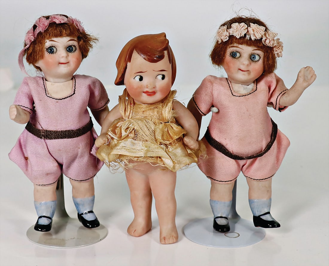 3 pieces, all-bisque, small size, Googlys, 2x socket head, glass eyes, looking to the side, 1x (1 of 1)