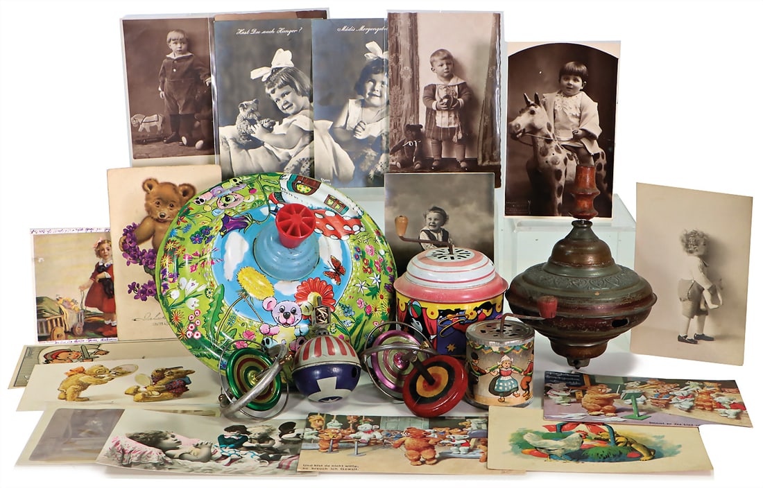 mixed lot with 8 pieces, gyroscope, 2 music boxes, u.m., and mixed lot of postcards, partially (1 of 1)