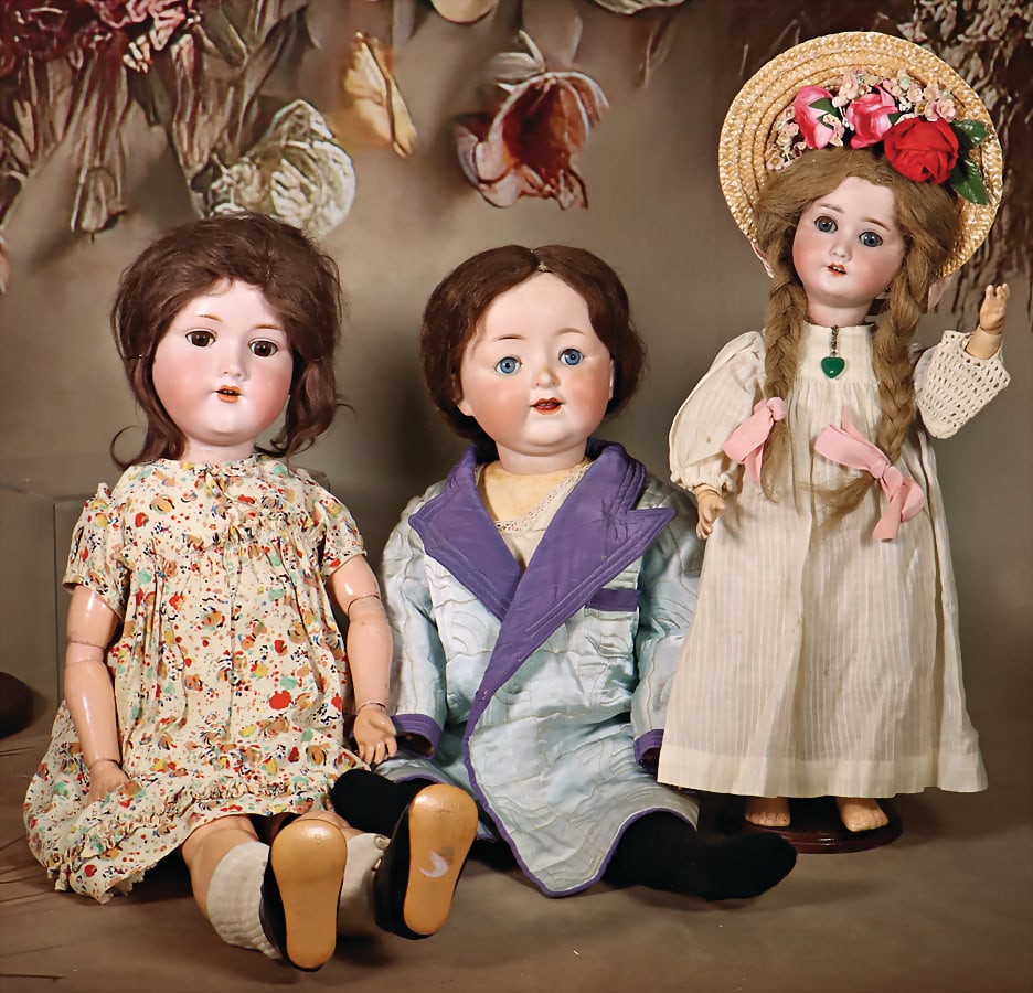 mixed lot of dolls, 1 bisque porcelain socket head doll, marked WAS Made in Germany 45, blue sleepy: mixed lot of dolls, 1 bisque porcelain socket head doll, marked WAS Made in Germany 45, blue sleepy eyes, opened mouth, 2 upper teeth, tongue, firing crack starts from the neck crank, the mass Toddler