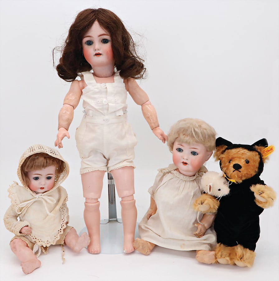 mixed lot with 3 pieces, dolls, HEINRICHT HANDWERCK / SIMON & HALBIG, 45 cm, socket head, blue: mixed lot with 3 pieces, dolls, HEINRICHT HANDWERCK / SIMON & HALBIG, 45 cm, socket head, blue sleepy eyes, opened mouth, body was partially colorwise retouched, wig is fix glued on, more recent, 