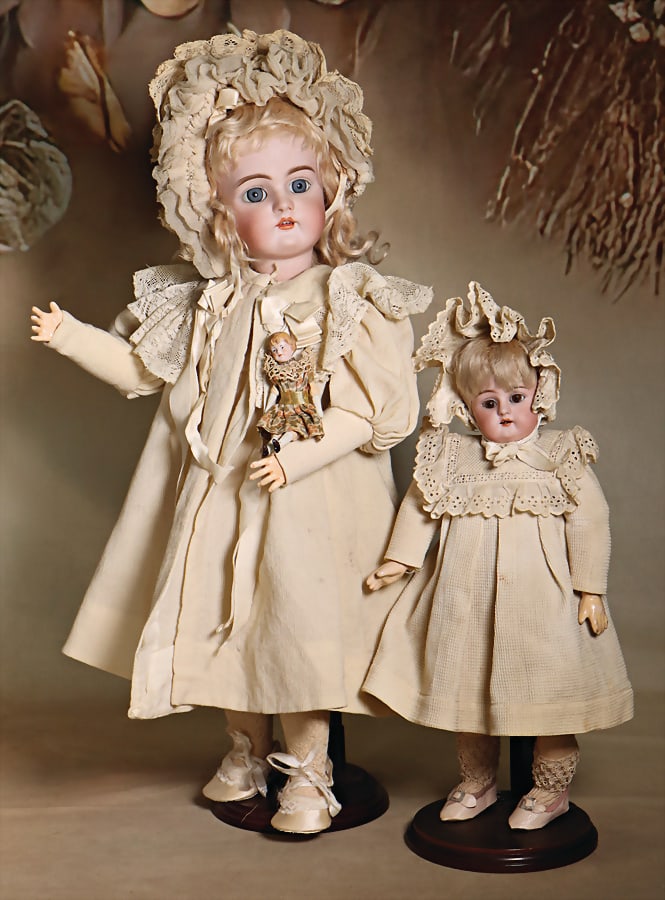 HANDWERK bisque porcelain socket head doll, marked 10 Germany HANDWERK, blue sleepy eyes, opened: HANDWERK bisque porcelain socket head doll, marked 10 Germany HANDWERK, blue sleepy eyes, opened mouth with line of upper teeth, fix put on wig, please note that it is risky to transport the eye mecha