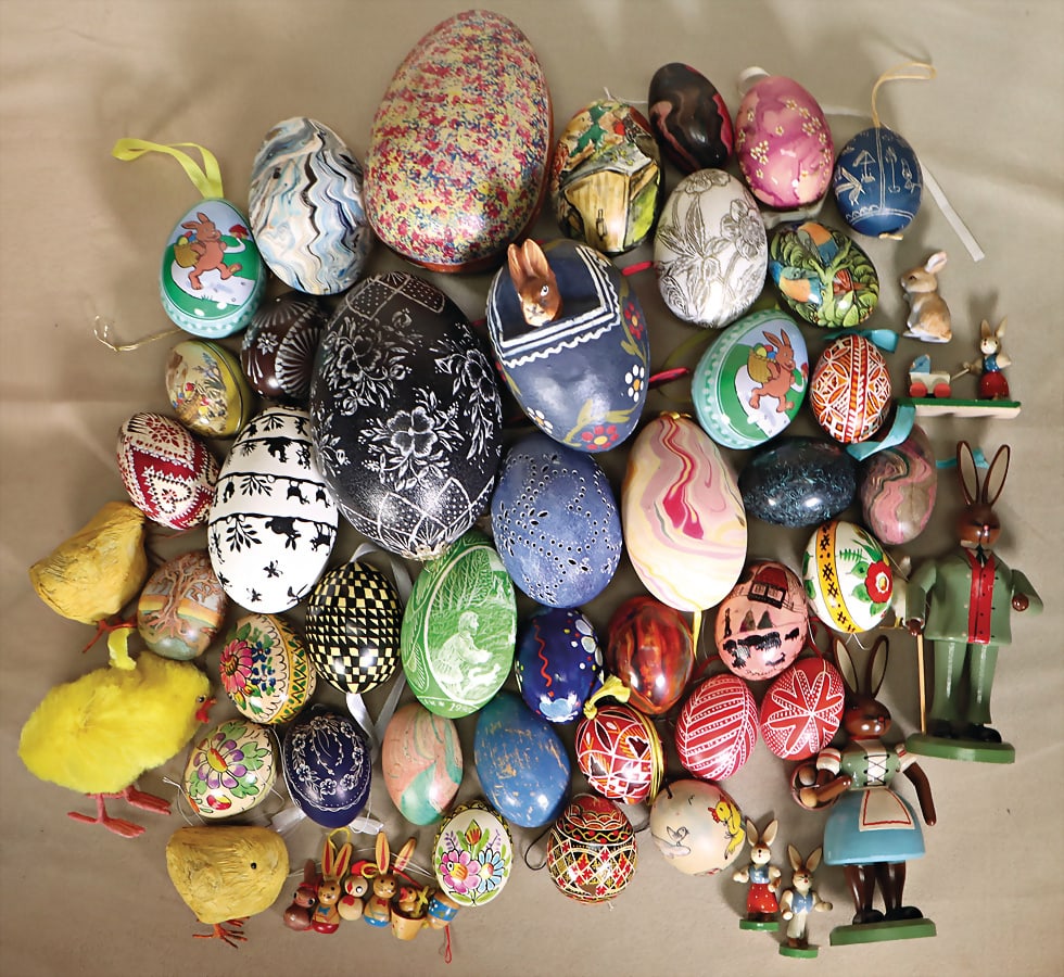 treasure chest, eggs, painted, different materials, blown out eggs, sheet metal, wood, papier mâ (1 of 1)