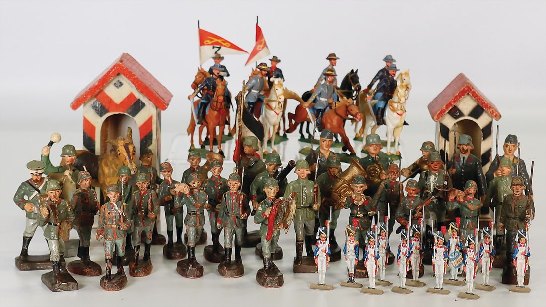 treasure chest, mostly ELASTOLIN, mass figures, World War II, 6.5 - 7.5 cm, some plastic figures, (1 of 1)