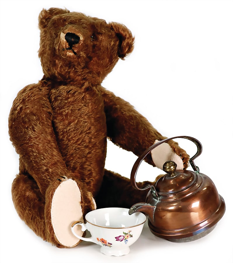 STEIFF bear, c. 1930, with button, block letters, long trailing f, rests of the  red cloth tag (1 of 4)