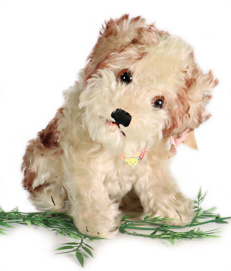 STEIFF Molly, with button, block letters, yellow cloth tag label, number 3325,00, 23 cm, breast: STEIFF Molly, with button, block letters, yellow cloth tag label, number 3325,00, 23 cm, breast sign with blue inscription "Molly", pointed mohair, sitting, swivel head, sitting, swivel head, good - v