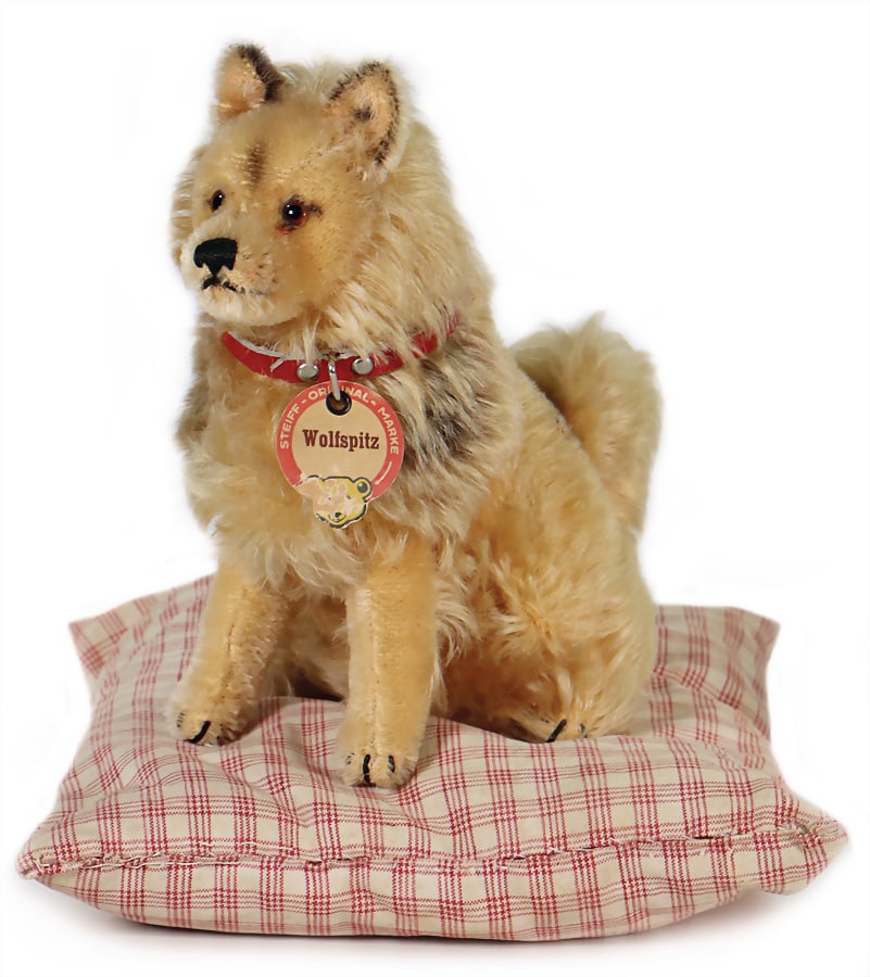 STEIFF dog, sitting, produced 1934-1936, with button, block letters, long trailing f, breast sign (1 of 4)