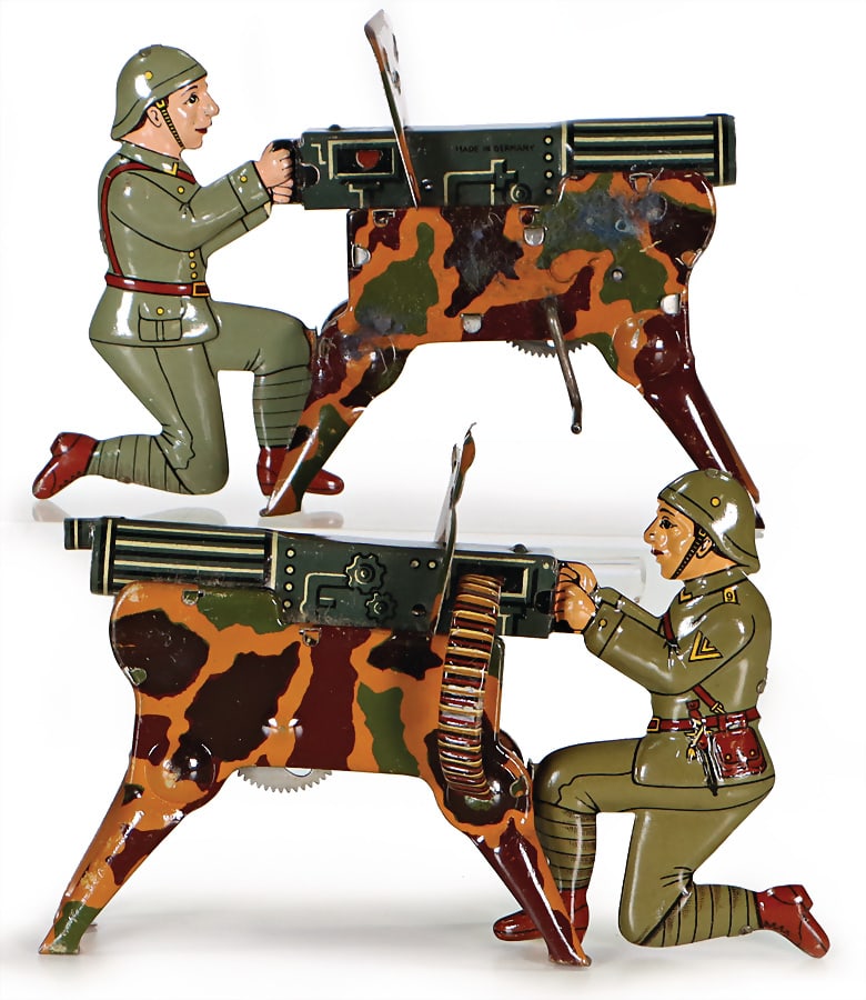 2 soldiers with machine gun, sheet metal, lithographed, 1 machine gun, slight glue rests, height: 9: 2 soldiers with machine gun, sheet metal, lithographed, 1 machine gun, slight glue rests, height: 9 cm, length: 13 cm, clock mechanism is intact, otherwise good condition German Description 2 Soldaten