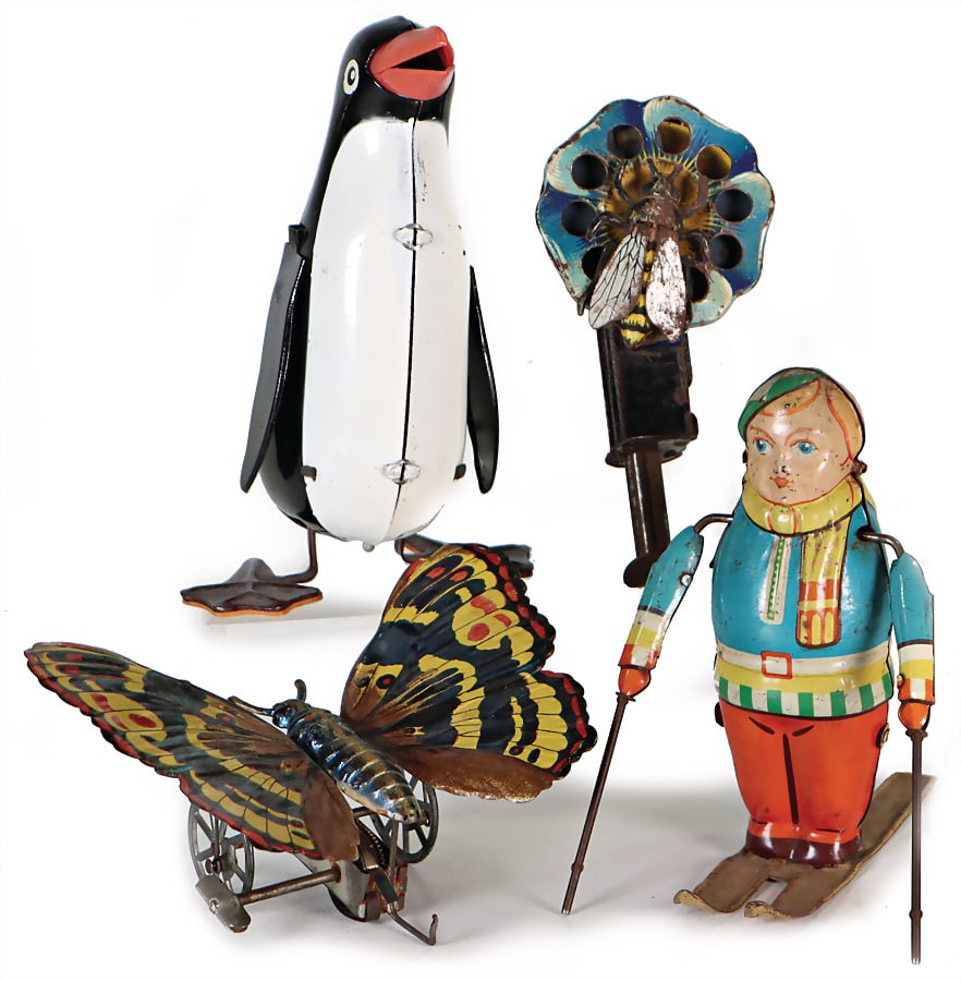 BLOEMER & SCHUELER mixed lot of tin toys, penguin, 14 cm, sheet metal, plastic beak and feet, clock: BLOEMER & SCHUELER mixed lot of tin toys, penguin, 14 cm, sheet metal, plastic beak and feet, clock mechanism is intact, butterfly, sheet metal, lithographed, clock mechanism is intact, fly on a bloss