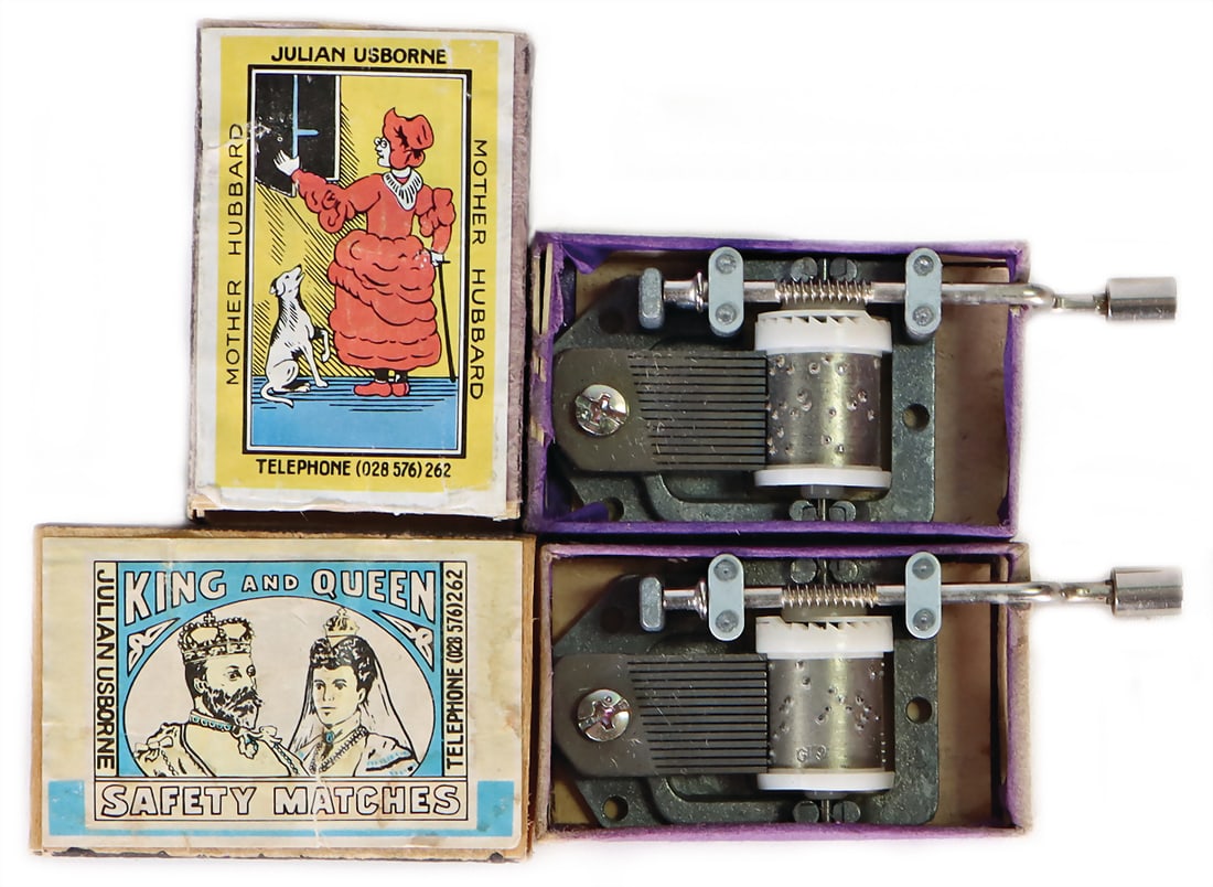 matchboxes with music mechanism, King & Queen, Mother Hubbard, England, mechanism is intact,: matchboxes with music mechanism, King & Queen, Mother Hubbard, England, mechanism is intact, good condition German Description Zündholzschachteln mit Musikspielwerk, King & Queen, Mother Hubb