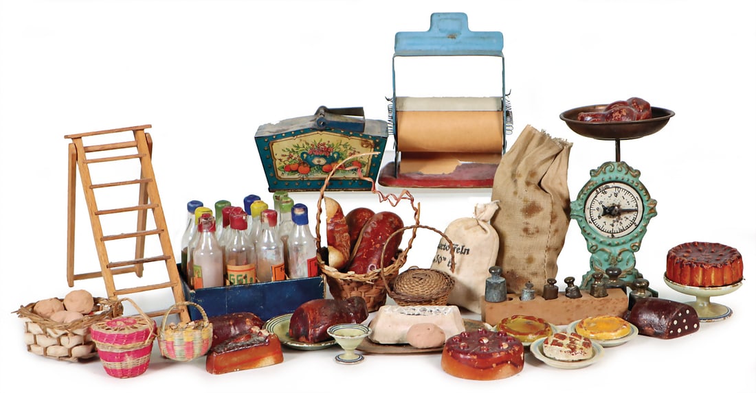 decoration pieces for a shop, shop for colonial goods or for a small bakery, baskets, mass meals, (1 of 1)