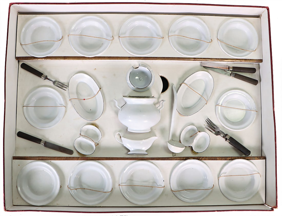 BING dinner service, sheet metal, enameled, heigth of the soup tureen: 10 cm, sauce boat, salt and: BING dinner service, sheet metal, enameled, heigth of the soup tureen: 10 cm, sauce boat, salt and pepper, plates, bowls, cutlery parts, in original box, good condition German Description BING Speise-