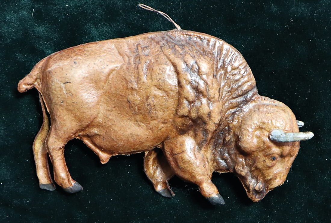 DRESDEN CARDBOARD Christmas tree decoration, buffalo, 10 cm German Description DRESDNER PAPPE: DRESDEN CARDBOARD Christmas tree decoration, buffalo, 10 cm German Description DRESDNER PAPPE Christbaumschmuck, Büffel, 10 cm