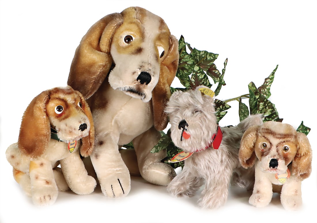 STEIFF mixed lot 4 pieces dogs, 3x basset, sitting, in different sizes seat height 12-24 cm, 2x (1 of 2)
