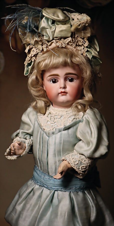 KESTNER bisque head doll, 38 cm, socket head, brown sleepy eyes, closed mouth, dimple at chin, (1 of 4)