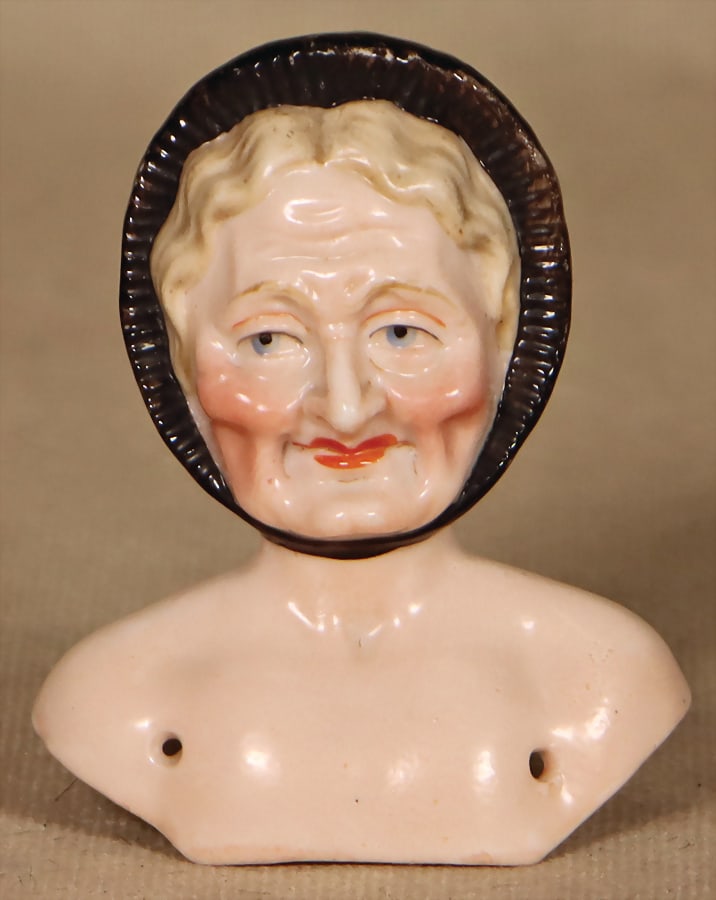 shoulder headed doll, glazed porcelain, old and young woman, breast plate, width: 6 cm, unusual: shoulder headed doll, glazed porcelain, old and young woman, breast plate, width: 6 cm, unusual German Description Brustblattkopf, glasiertes Porzellan, alte u. junge Frau, Brustblatt, B: 6 cm, ausgef