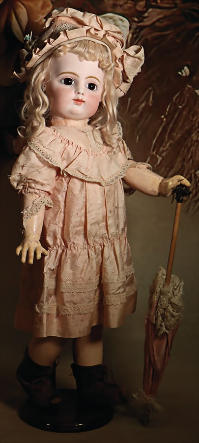 GAULTIER bisque porcelain socket head, French Bébé, marked F.10.G., fixed inset brown  (1 of 6)