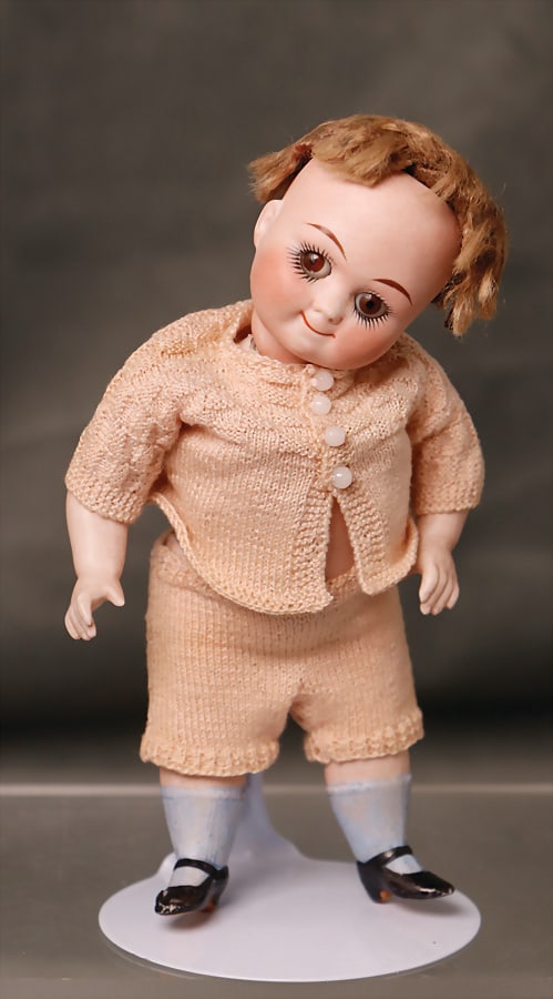 Googly, marked 592, all-bisque, 15 cm, c. 1910, socket head, with brown to the side looking sleepy (1 of 2)
