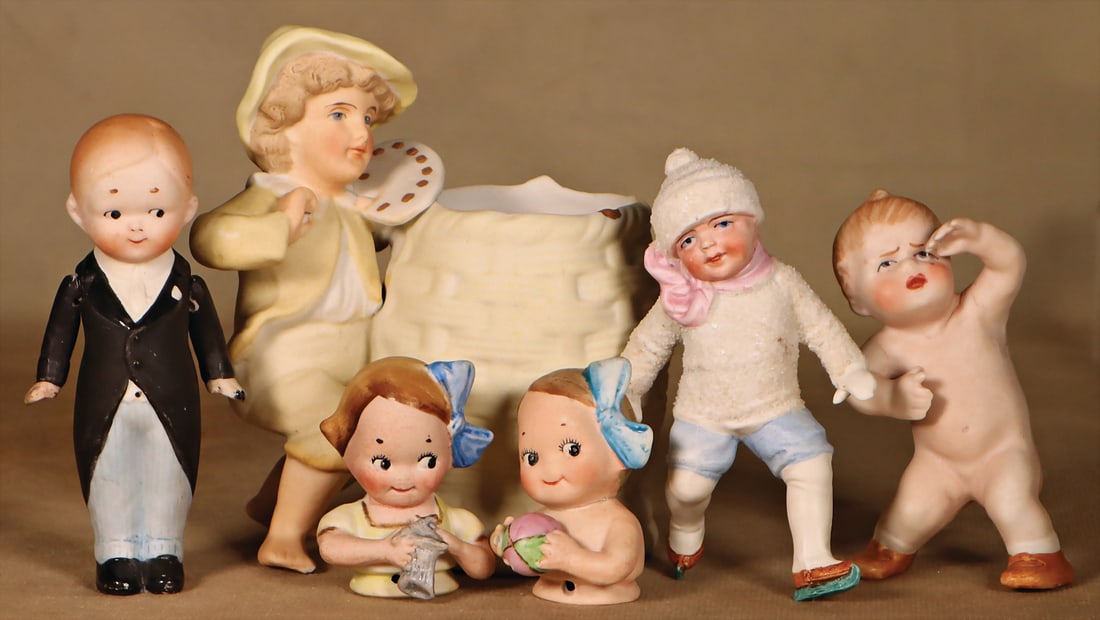 mixed lot of all-bisque dolls, among it 2 half-dolls, girl, with painted eyes that are looking : mixed lot of all-bisque dolls, among it 2 half-dolls, girl, with painted eyes that are looking to theside with modelled ribbons, without marking, height: 6 cm, 1 boy in tailcoat, marked Ni