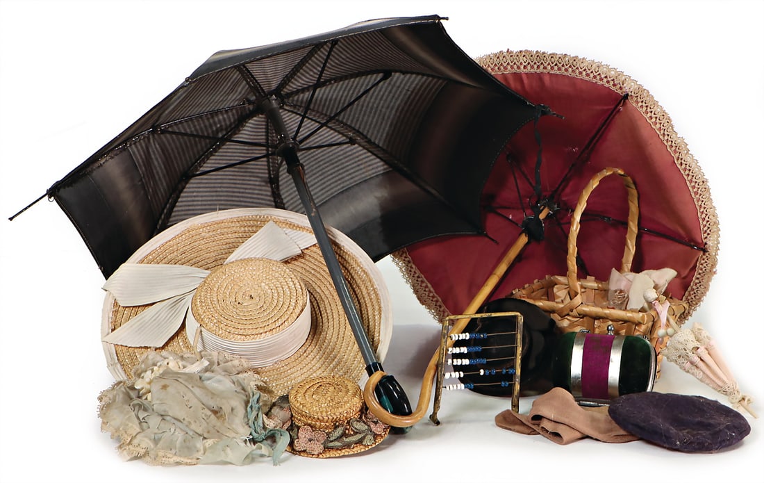 mixed lot of accessories for dolls, hats, screens, socks, different sizes, small items   German (1 of 1)