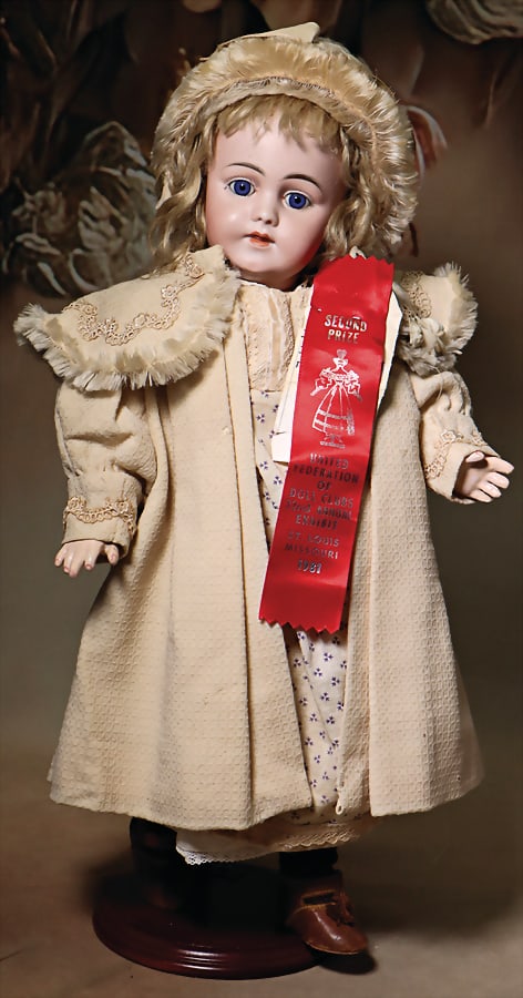 SIMON & HALBIG bisque porcelain socket head doll, mark in the neck: page 8 ½ H 1009 DEP, (1 of 3)