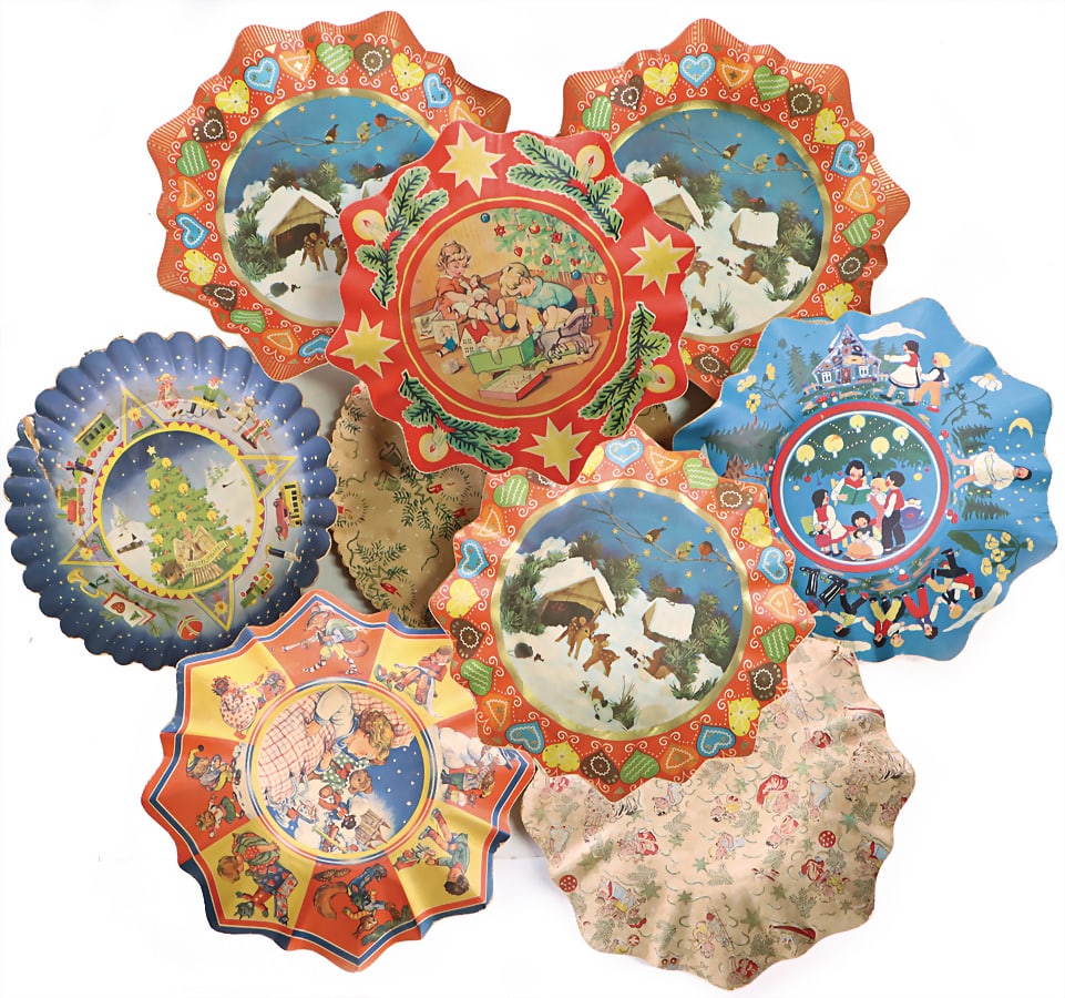 mixed lot of cardboard plates of Christmas goodies, with a diameter of : 30 cm German Description: mixed lot of cardboard plates of Christmas goodies, with a diameter of : 30 cm German Description Konv. Papp-Weihnachtsteller, Durchm: 30 cm