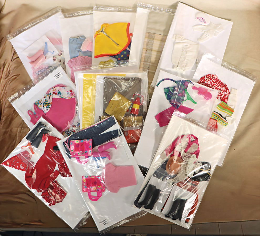 MATTEL 8 pieces Barbie outfits, mostly '80s, among it 4330, 4873, 2977, 3676, one dress is a (1 of 1)