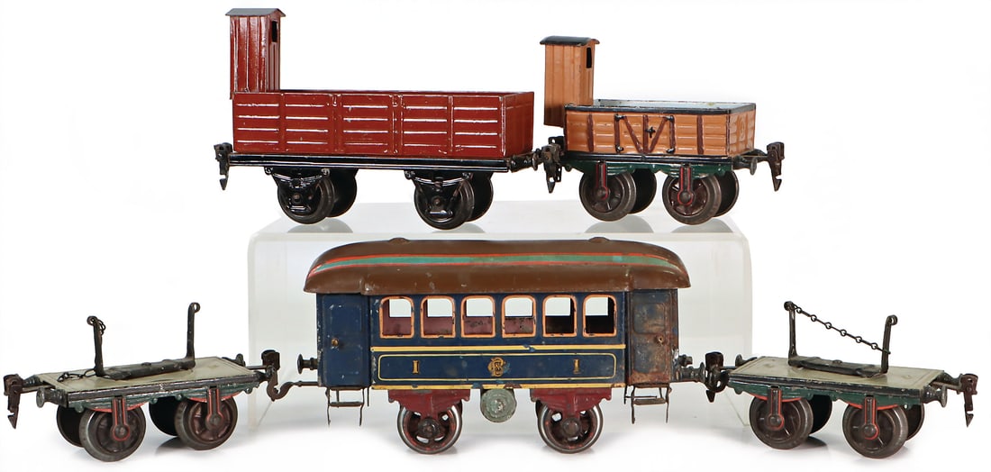 MÄRKLIN mixed lot with 5 items, track 1, mixed goods waggons, 1 passenger coach, class 1, used (1 of 2)