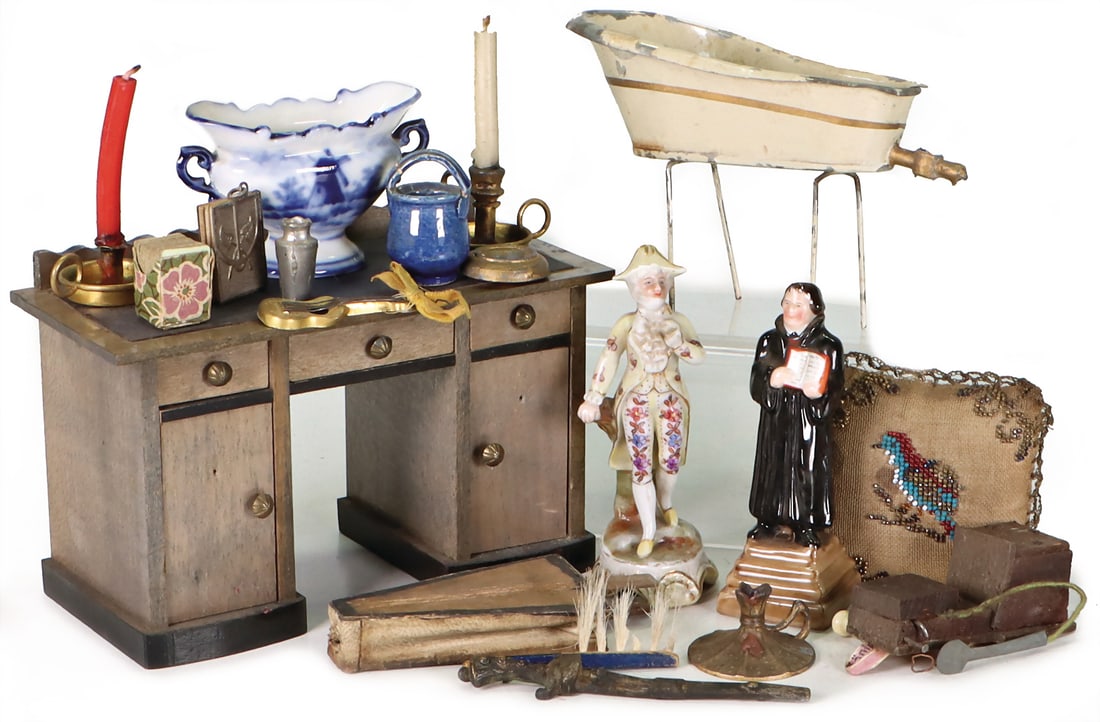 dollhouse decoration parts, small telephone, 2 porcelain figures, 8.5 cm, bellows, candlestick,: dollhouse decoration parts, small telephone, 2 porcelain figures, 8.5 cm, bellows, candlestick, small parts, small bathtub, tin, handpainted, 1 desk, h: 8.5 cm German Description Puppenstuben-Ausschm&