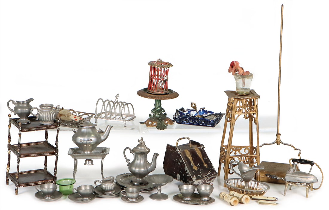 mixed lot of dollhouse decoration parts, pewter, plates, candlesticks, jugs, bowls, small pewter (1 of 1)