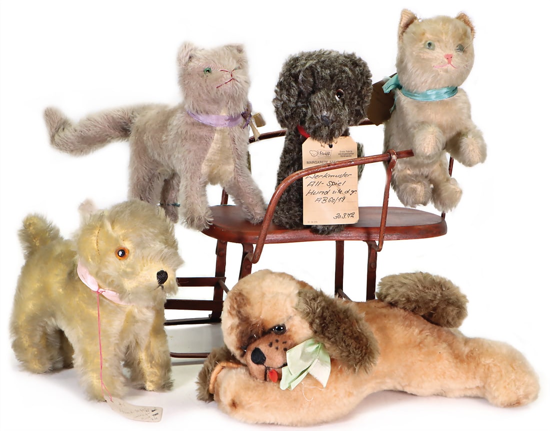 Other manufacturer's item from the Steiff archive, dogs and cats, 1 dog, pendant "A ground animal (1 of 1)