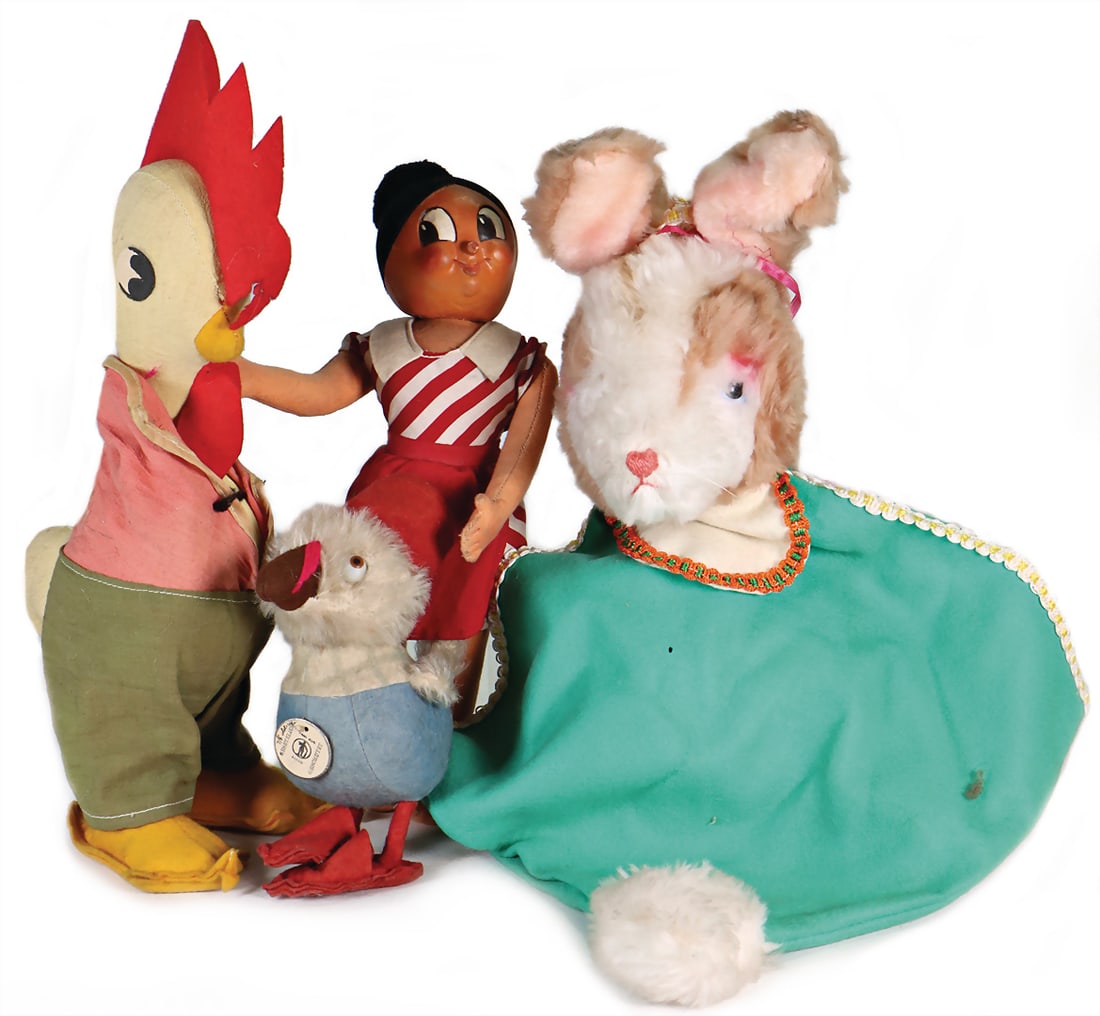 other manufacturer's item from the Steiff archive, mixed lot of 3 pieces, chicken, horse and: other manufacturer's item from the Steiff archive, mixed lot of 3 pieces, chicken, horse and steed??? USA, 36 cm, felt defect on comb, doll, 30 cm, rubber head with cracks, felt clothes, probably pre-