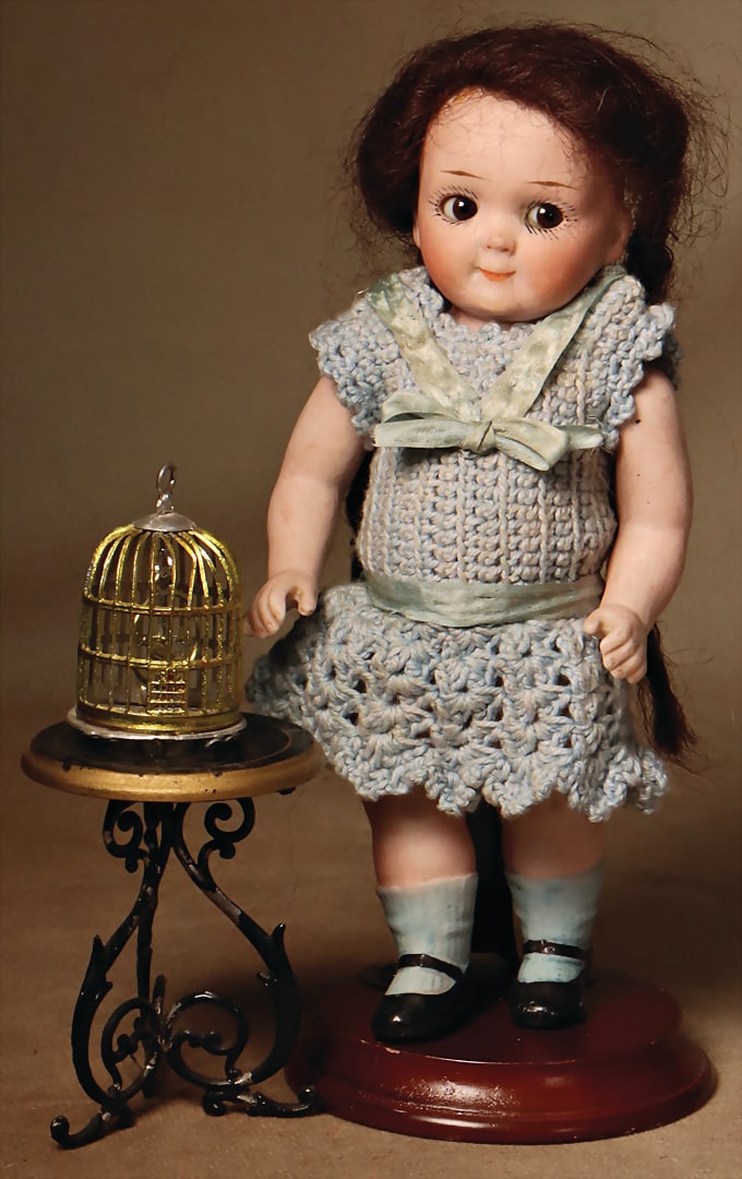 Googly, all-bisque, 16.5 cm, brown sleepy eyes looking to the side, closed melon mouth, movable arms (1 of 3)