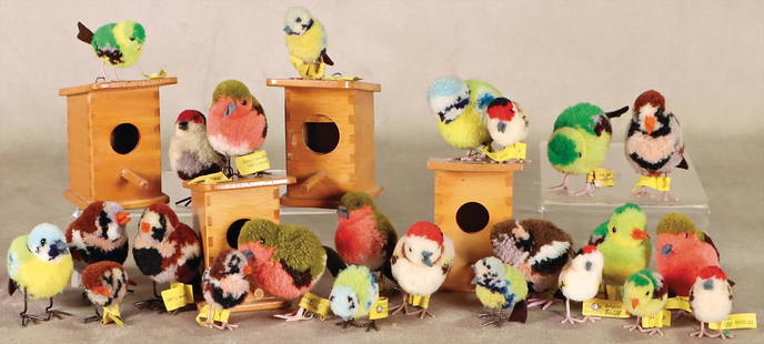 STEIFF Large collection of wool miniatures, 24 pieces, in various sizes, some with plastic legs and: STEIFF Large collection of wool miniatures, 24 pieces, in various sizes, some with plastic legs and metal legs, 4 wooden bird houses, 3 of them with button and yellow flag, and 1x golden STEIFF badge