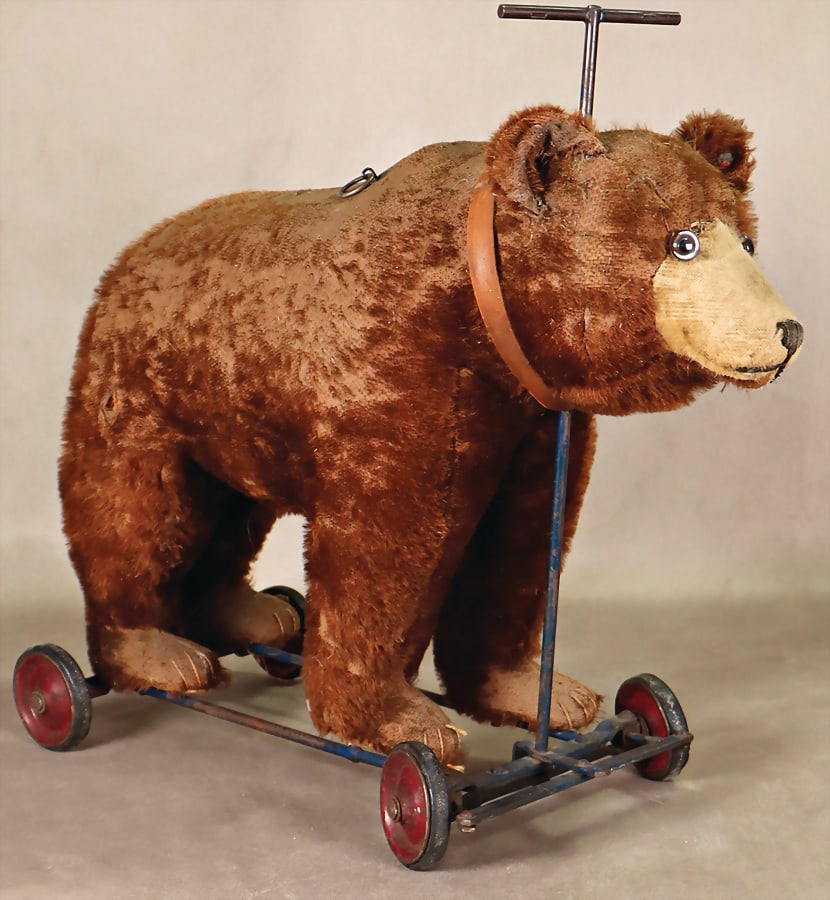 STEIFF bear, on tin wheels, steerable, 47 cm, with button, elongated f, remains of red flag, eyes (1 of 2)