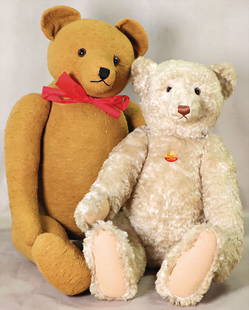 mixed lot, post-war, CLEMENS bear, 80 cm, with shield, unusual size, STEIFF bear, light mottled,: mixed lot, post-war, CLEMENS bear, 80 cm, with shield, unusual size, STEIFF bear, light mottled, with shield, blank button, 64 cm German Description Konv. Nachkrieg, CLEMENS Bär, 80 cm, mit