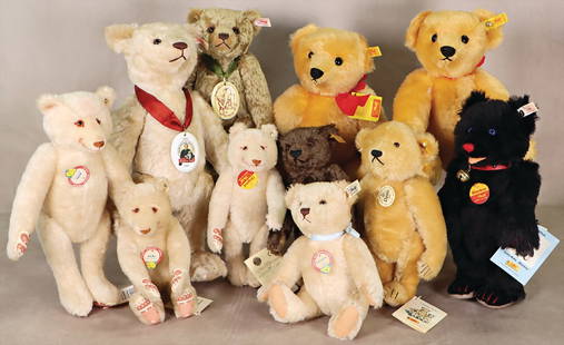 STEIFF mixed lot, bears, newer production, Blacky, STEIFF Festival Giengen 1997, bear, Margarete: STEIFF mixed lot, bears, newer production, Blacky, STEIFF Festival Giengen 1997, bear, Margarete STEIFF 1967, with signature on foot, complete, Classic bear, 1927, complete, Classic bear, 1920,